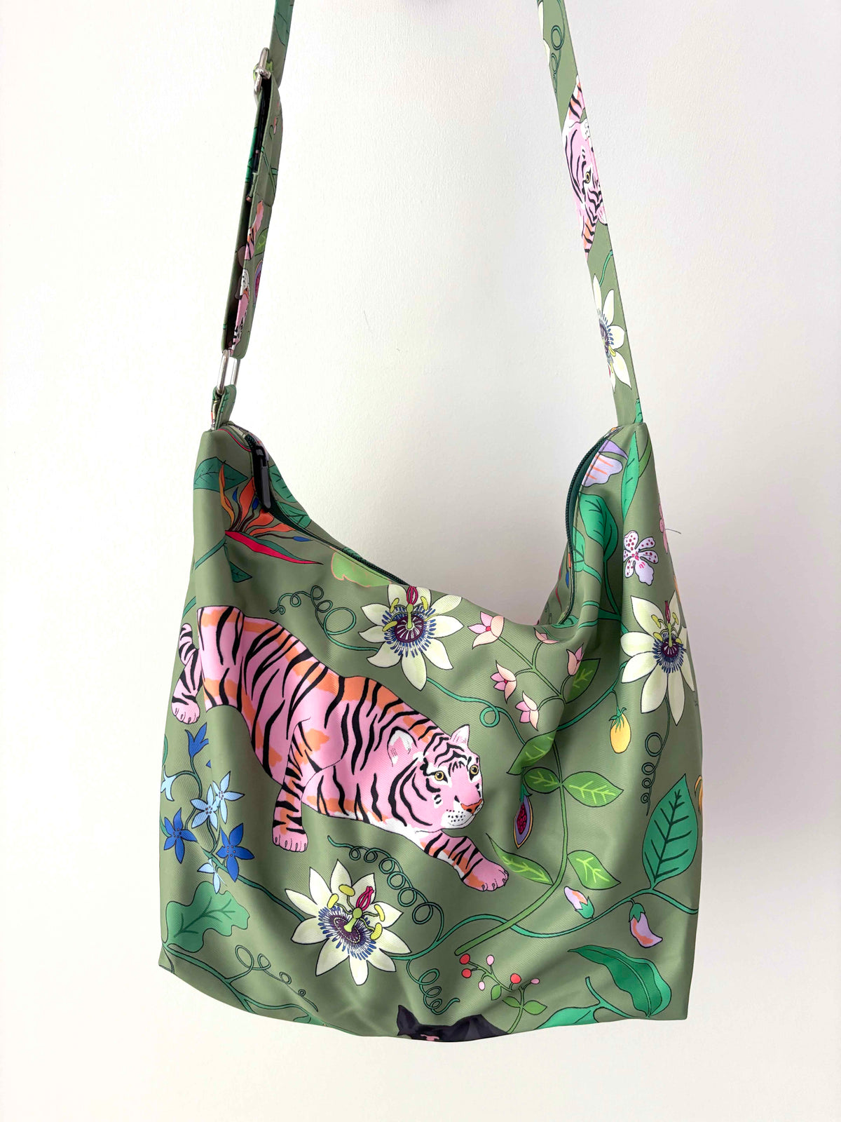 Wild Creatures Shoulder Bag SALE26